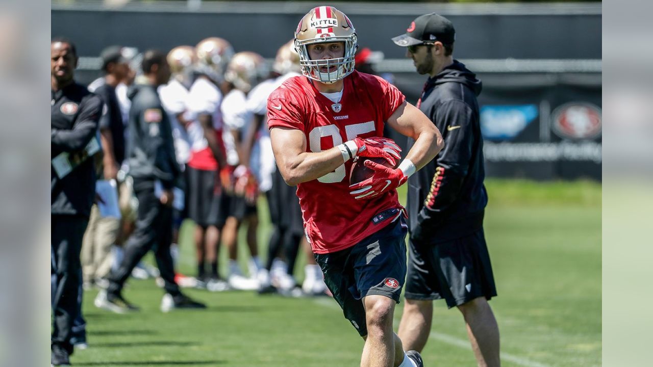 Arik Armstead puts Pierre through football drills