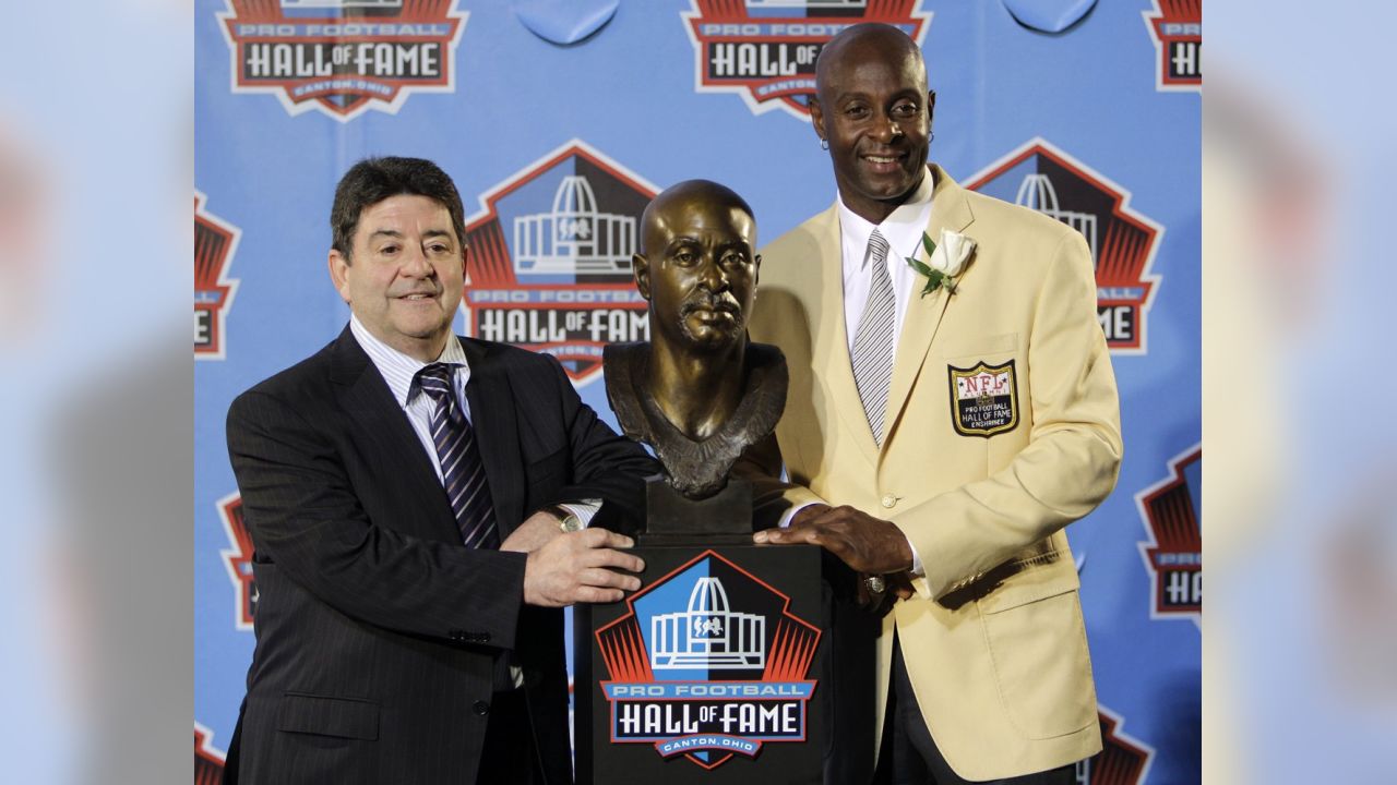 Pro Football Hall of Fame on X: .@PFHOFPrez & HOFer & @49ers  legend Edward J. DeBartolo Jr. getting ready 2 receive his @KayJewelers HOF  Ring of Excellence at #NEvsSF game  /