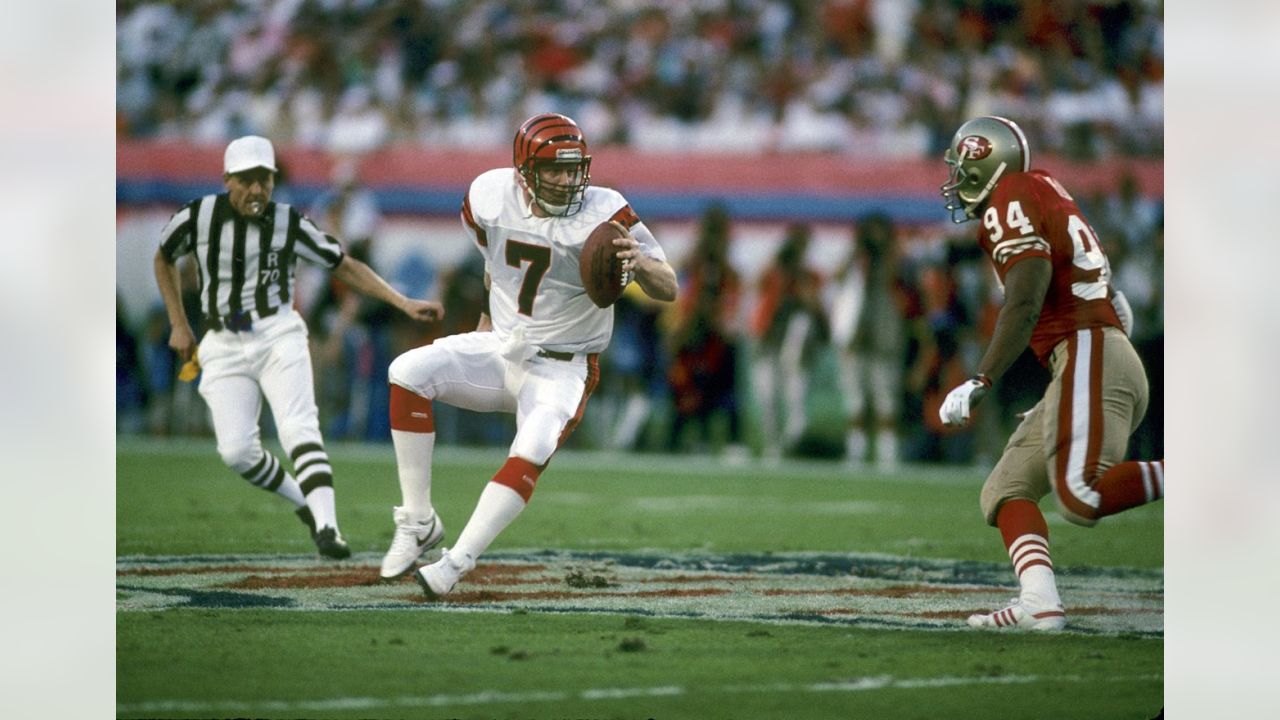 This Day in The Bay: Dwight Hicks Scores Two TDs on Defense