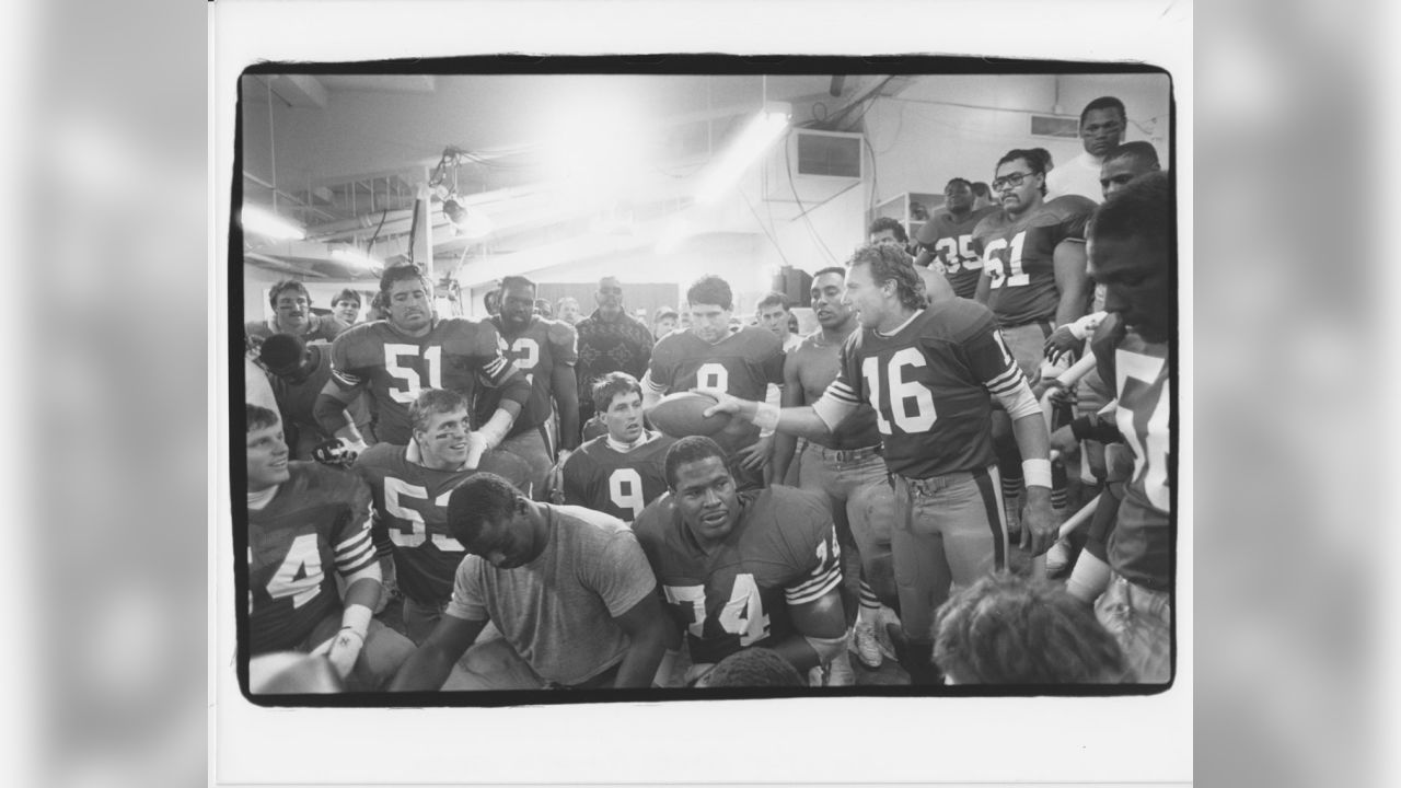 San Francisco, California, USA. 11th Dec, 1988. San Francisco 49ers vs New  Orleans Saints at Candlestick Park Sunday, December 11, 1988. 49ers beat  Saints 30-17. San Francisco 49er running back Roger Craig (