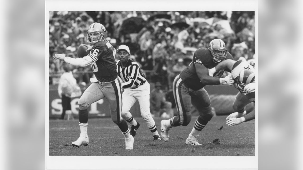 San Francisco, California, USA. 11th Dec, 1988. San Francisco 49ers vs New  Orleans Saints at Candlestick Park Sunday, December 11, 1988. 49ers beat  Saints 30-17. San Francisco 49er running back Roger Craig (