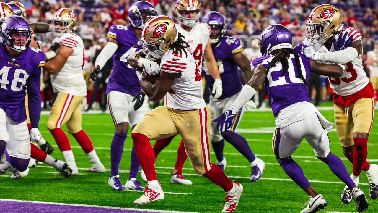 Santa Clara, USA. 28th Nov, 2021. Minnesota Vikings fan before the start of  the game against the San Francisco 49ers in San Francisco, Sunday November  28, 2021. (Neville Guard/Image of Sport) Photo