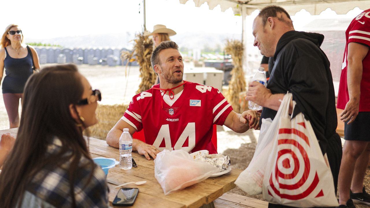 Off the Field: 49ers Players Embrace Halloween Spirit at Pumpkin Patch 