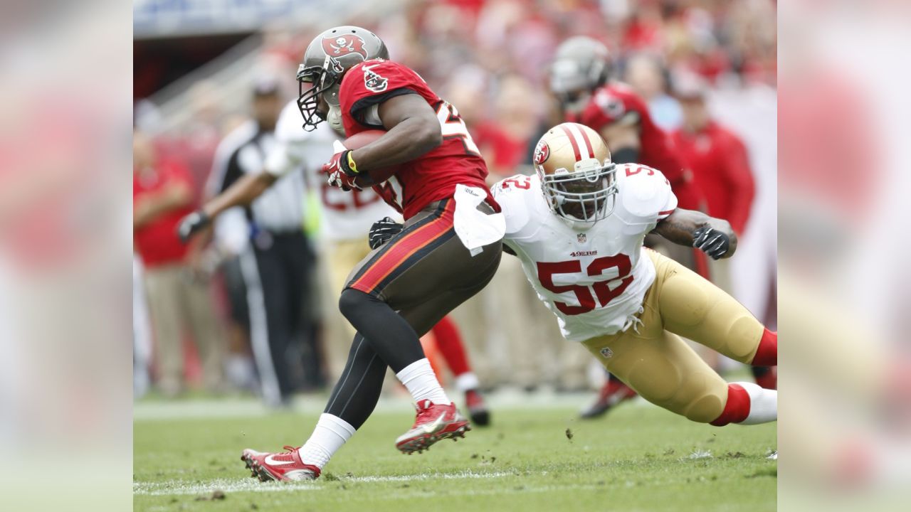 49ers' Patrick Willis playing with pins inserted in broken hand – East Bay  Times