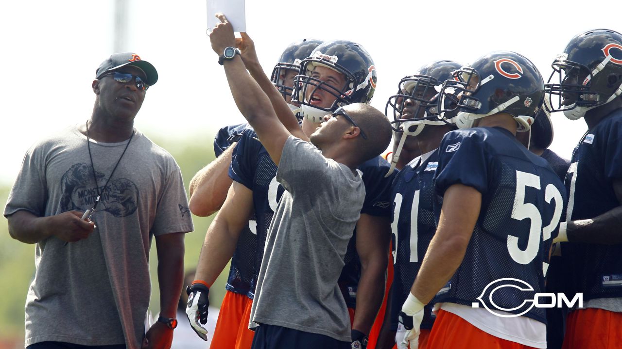 Chicago Bears linebacker Khalil Mack warms up during an NFL football  training camp in Bourbonnais, Ill., Friday, July 26, 2019. (AP Photo/Nam Y.  Huh Stock Photo - Alamy