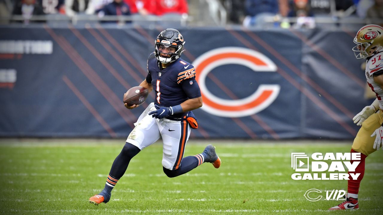 Column: Chicago Bears, San Francisco 49ers diverge on QBs