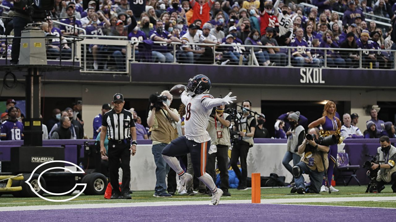 December 18, 2022: Chicago Bears #32 David Montgomery runs in for a  touchdown during a game against the Philadelphia Eagles in Chicago, IL.  Mike Wulf/CSM/Sipa USA(Credit Image: © Mike Wulf/Cal Sport Media/Sipa