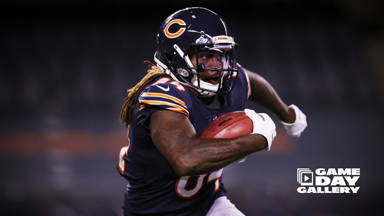 Chicago Bears vs. Tampa Bay Buccaneers. Fans support on NFL Game.  Silhouette of supporters, big screen with two rivals in background Stock  Photo - Alamy