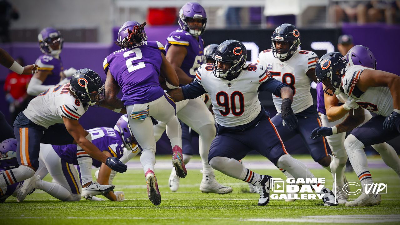 Darnell Mooney gets up for a spectacular leaping catch