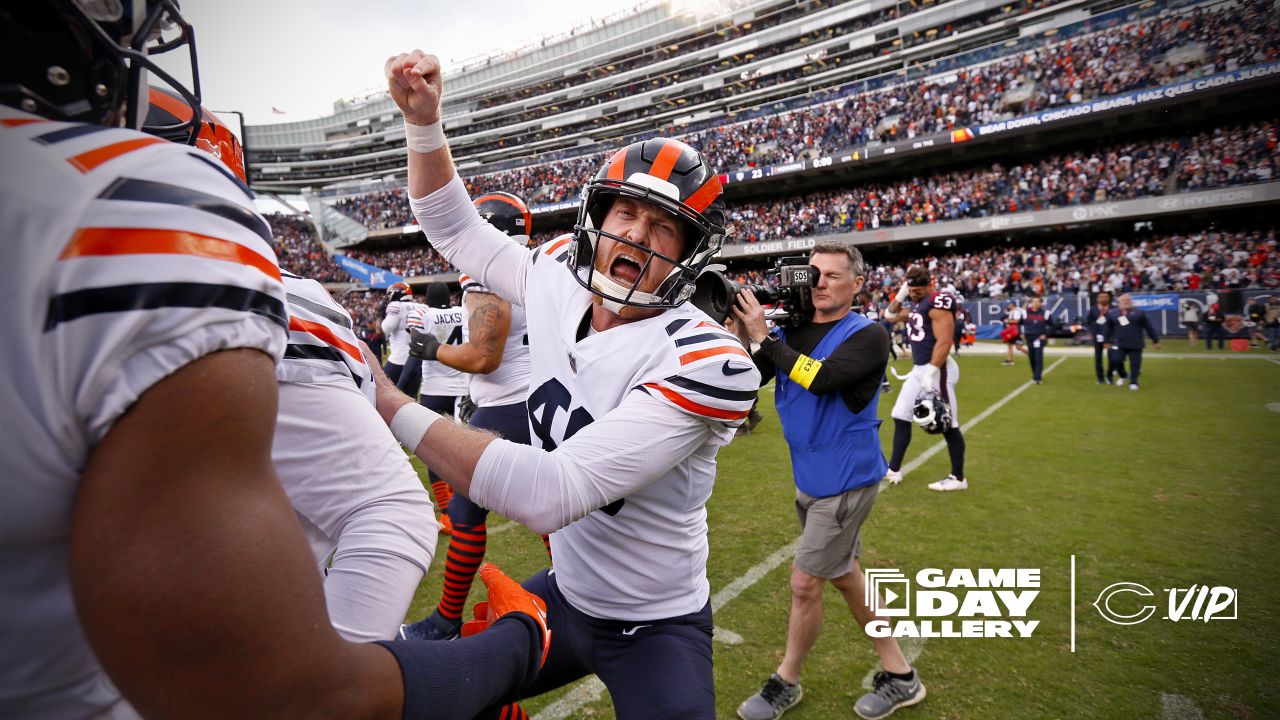 Chicago Bears vs. Houston Texans. Fans support on NFL Game. Silhouette of  supporters, big screen with two rivals in background Stock Photo - Alamy