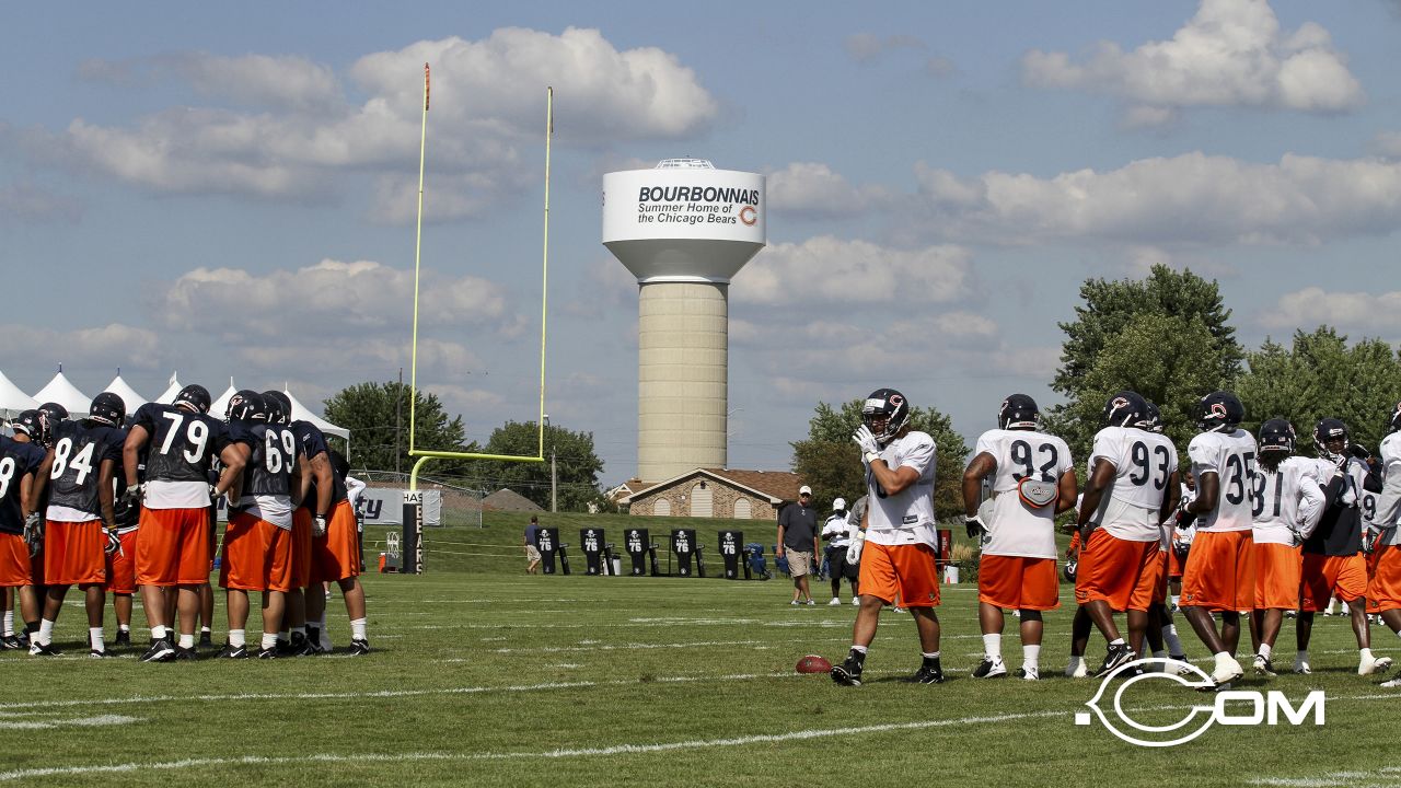 Chicago Bears linebacker Khalil Mack warms up during an NFL football  training camp in Bourbonnais, Ill., Friday, July 26, 2019. (AP Photo/Nam Y.  Huh Stock Photo - Alamy