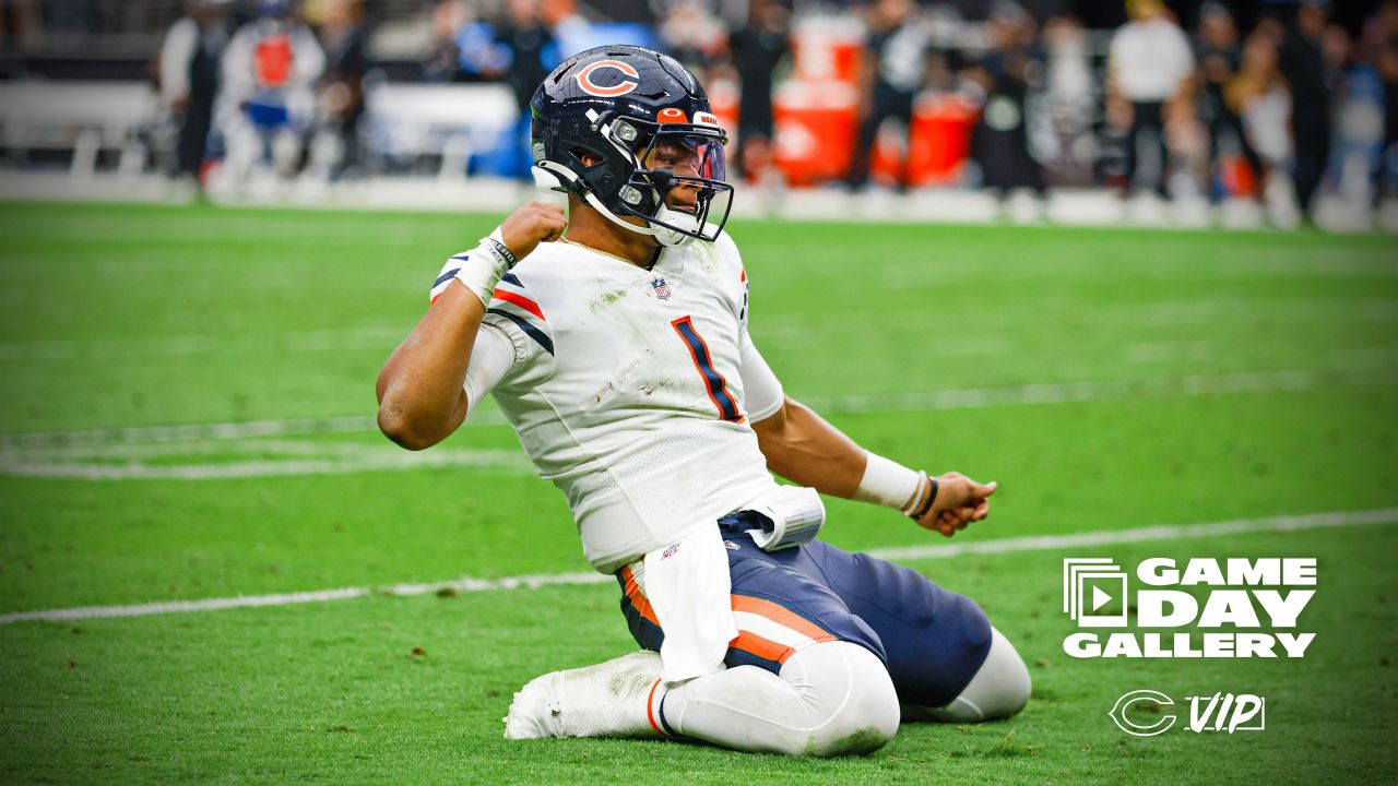 Khalil Mack dominates against former team, Justin Fields