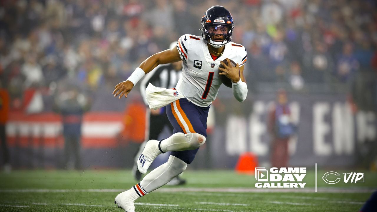 Justin Fields' Historic Game Falls Short As Bears Lose To Dolphins 35-32 -  On Tap Sports Net