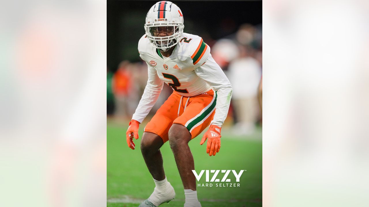 Chicago Bears 2023 Rookie Tryout quarterback N'Kosi Perry warms up during  the NFL football team's rookie minicamp at Halas Hall in Lake Forest, Ill.,  Saturday, May 6, 2023. (AP Photo/Nam Y. Huh