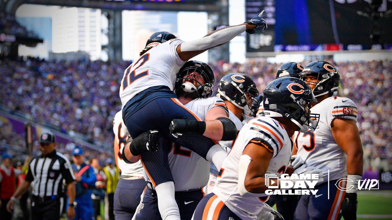 Darnell Mooney gets up for a spectacular leaping catch