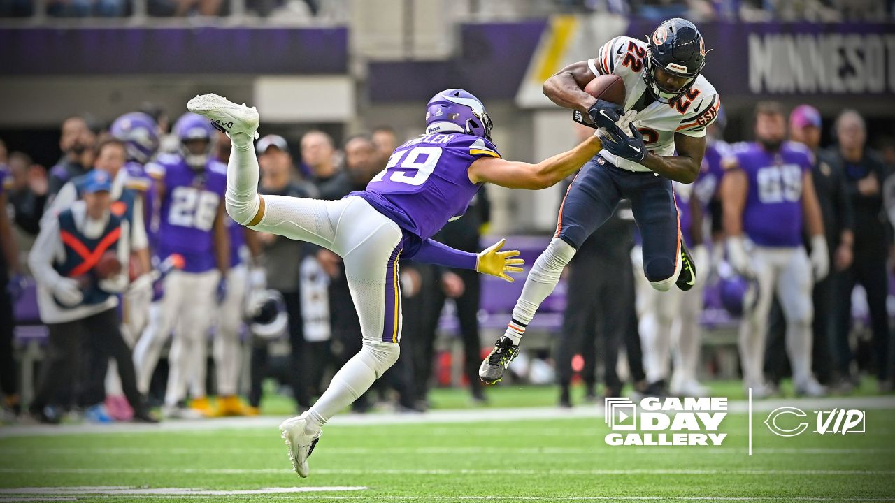 Bears' Darnell Mooney throws hat in the ring for catch of the year with  outstanding one-handed grab vs. Vikings