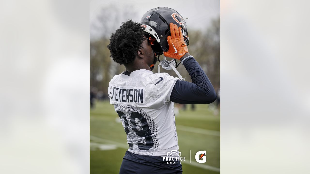 Chicago Bears linebacker Noah Sewell (44) lines up on defense during an NFL  football game against the Indianapolis Colts, Saturday, Aug. 19, 2023, in  Indianapolis. (AP Photo/Zach Bolinger Stock Photo - Alamy