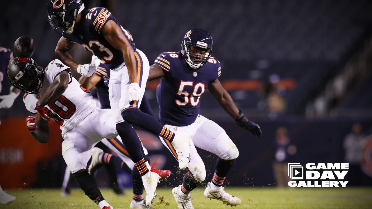 Chicago Bears players huddle in the tunnel before an NFL football game  against the Tampa Bay Buccaneers Sunday, Sept. 30, 2018, in Chicago. (AP  Photo/Nam Y. Huh Stock Photo - Alamy