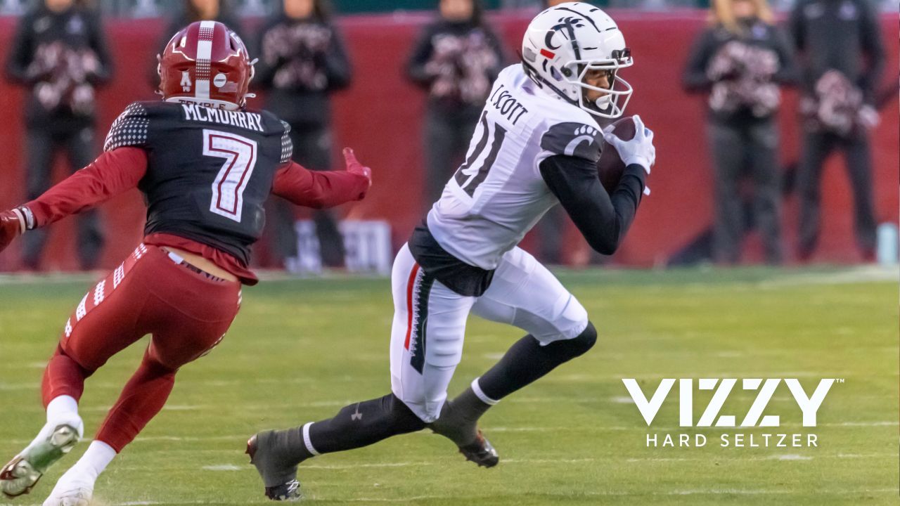 Bears' crowded wide receivers room benefitting Tyler Scott