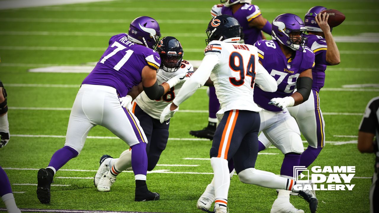 Chicago Bears offensive tackle Riley Reiff (71) works during the first half  of an NFL football game against the Atlanta Falcons, Sunday, Nov. 20, 2022,  in Atlanta. The Atlanta Falcons won 27-24. (