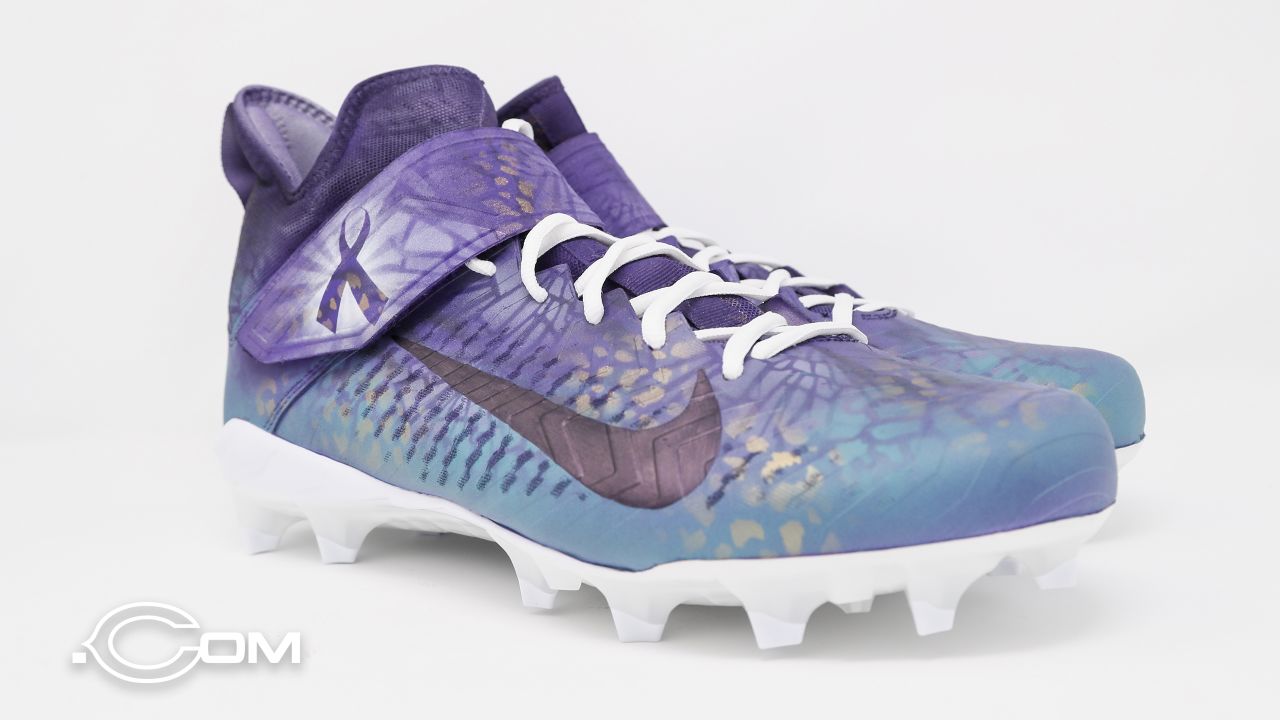 Jeremy Peña's cleats feature artwork by Texas Children's patients