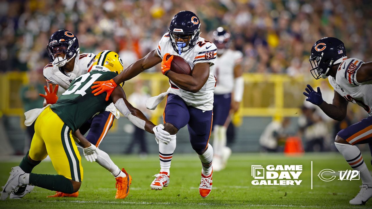 Chicago Bears running back Khalil Herbert (24) during an NFL football game  between the Packers and Bears Sunday, Sept. 18, 2022, in Green Bay, Wis.  (AP Photo/Mike Roemer Stock Photo - Alamy