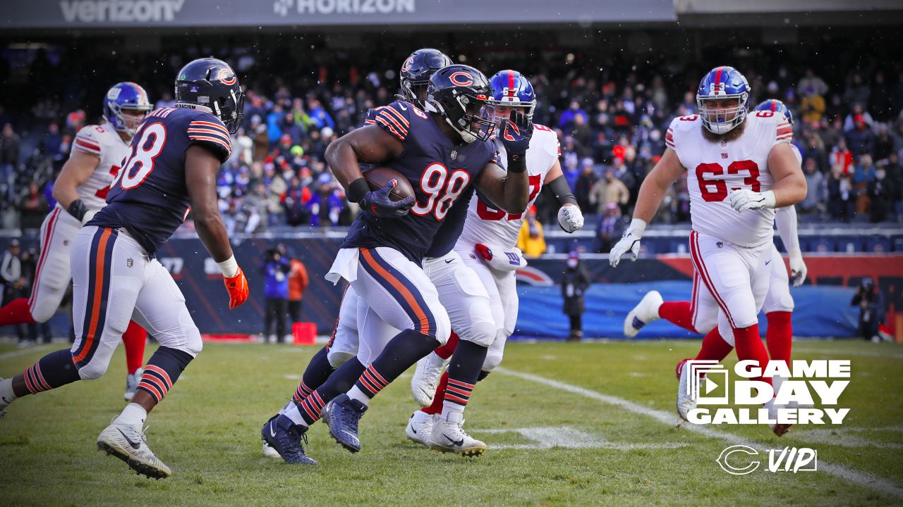 Bears rout Giants 29-3 in home finale