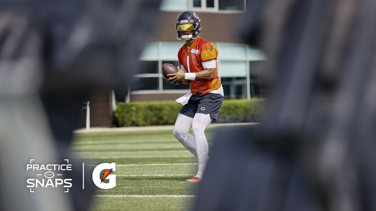 LAKE FOREST, IL - AUGUST 12: Chicago Bears tight end Jimmy Graham (80)  battles with Chicago Bears tight end Scooter Harrington (49) in action  during a joint practice between the Chicago Bears