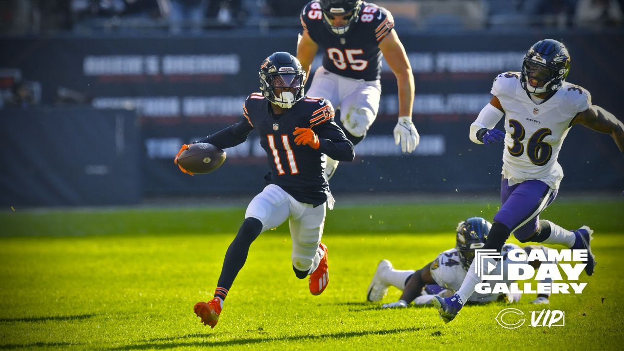 CHICAGO, IL - NOVEMBER 21: Baltimore Ravens quarterback Tyler Huntley (2)  throws the football during a game between the Chicago Bears and the Baltimore  Ravens on November 21, 2021 at Soldier Field