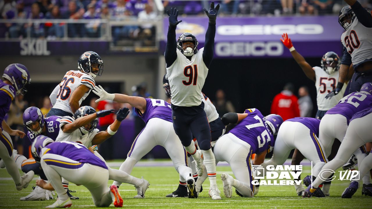 Chicago Bears wide receiver Darnell Mooney reaches up to haul in one-handed  snag