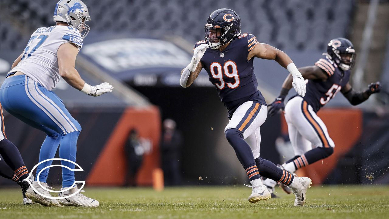 Chicago Bears linebacker Trevis Gipson (99) and safety Deon Bush