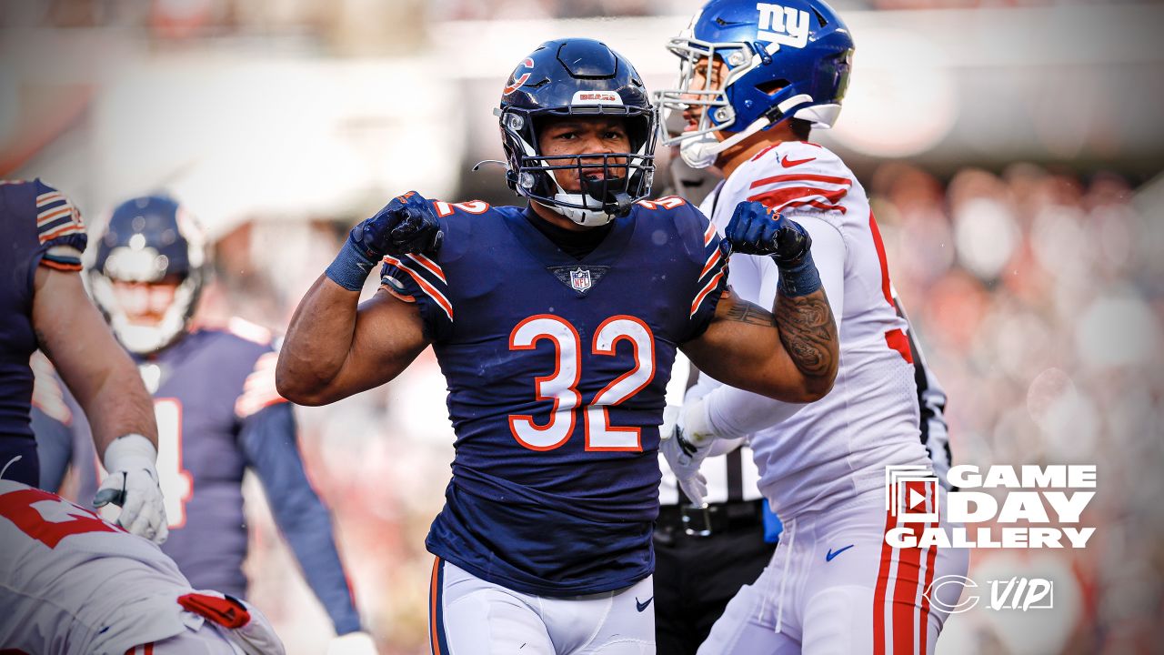 Bears rout Giants 29-3 in home finale