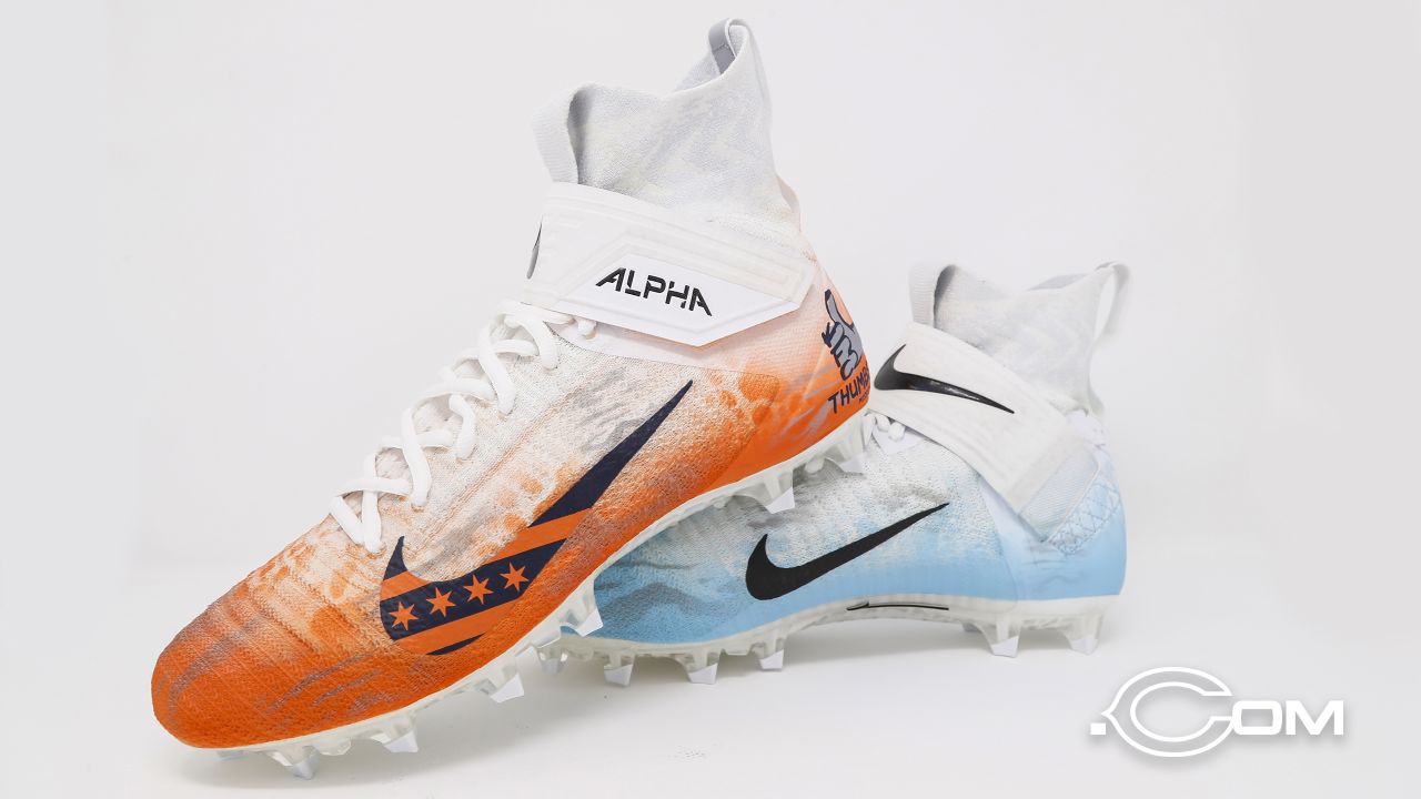 Jeremy Peña's cleats feature artwork by Texas Children's patients