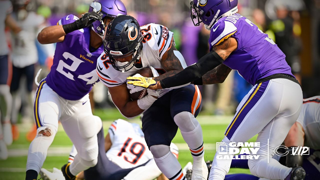 Chicago Bears wide receiver Darnell Mooney makes a fingertip catch