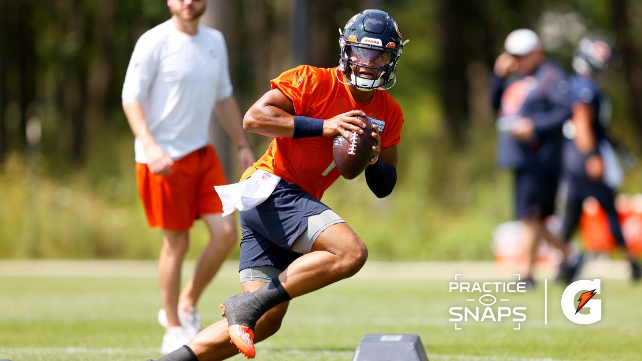 Chicago Bears game today: Ready or not, QB Justin Fields started against  Cleveland Browns - ABC7 Chicago