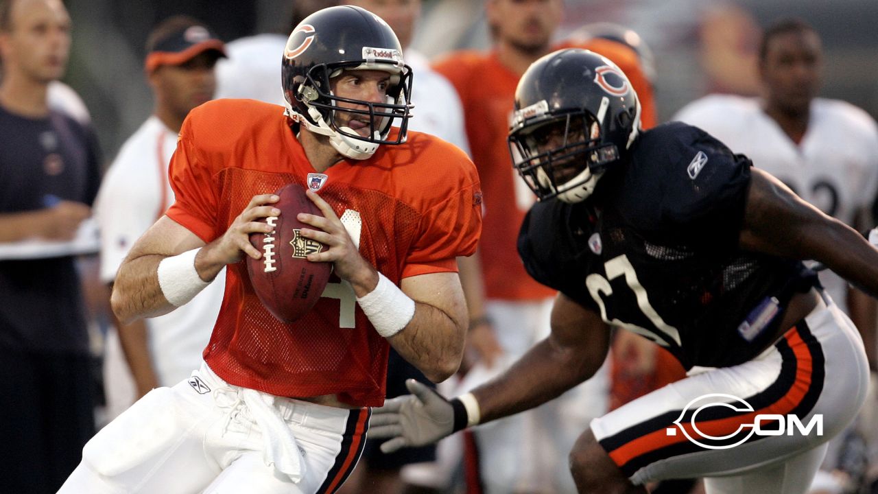 Chicago Bears cornerback Charles Tillman (33) heads to the field for the  training camp practice at Olivet Nazarene University in Bourbonnais, IL.  (Credit Image: © John Rowland/Southcreek Global/ZUMApress.com Stock Photo -  Alamy