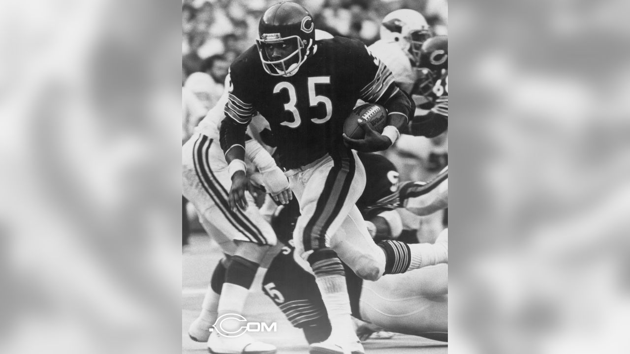 Chicago Bears Brian Piccolo in action, taking hand off from QB Virgil  News Photo - Getty Images