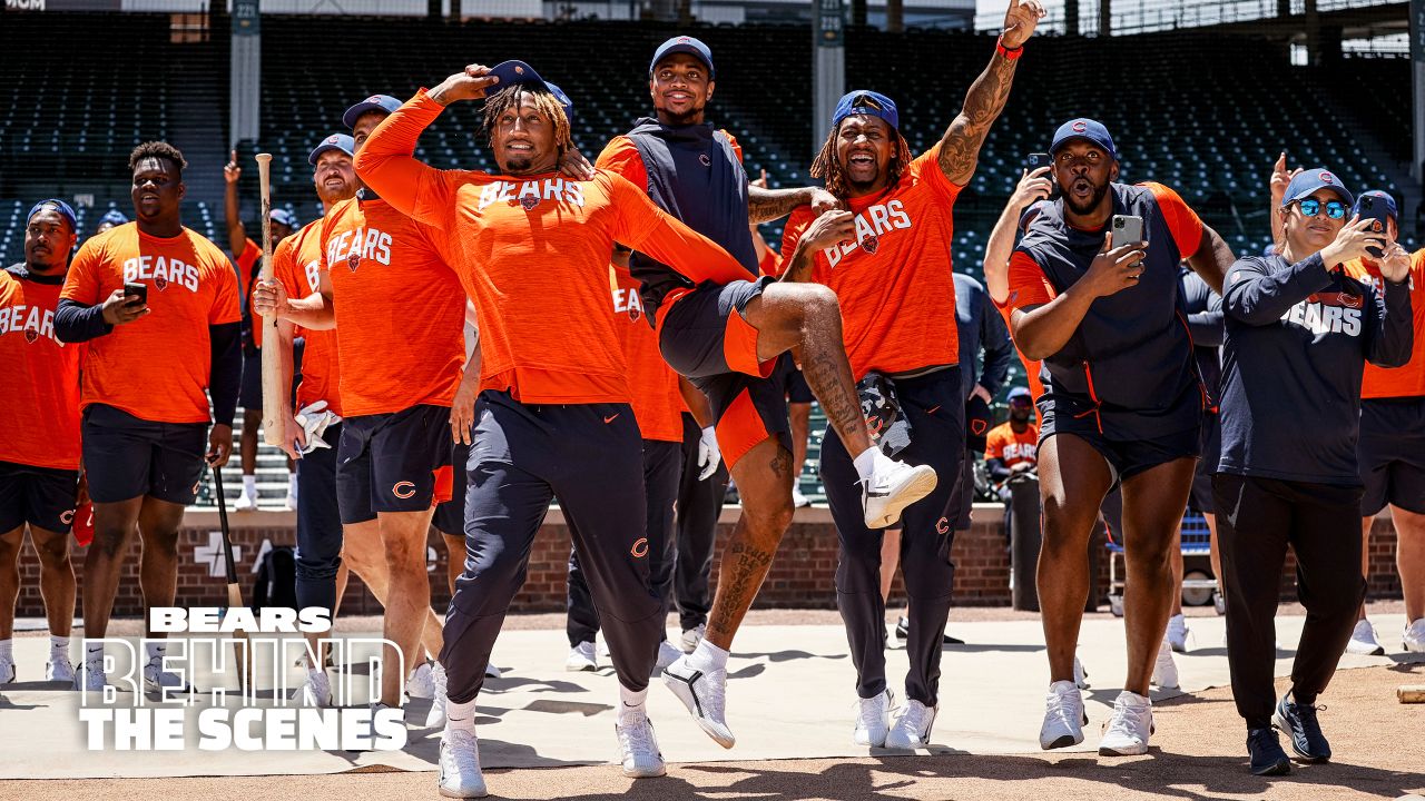 Bears hold team-bonding event at Wrigley Field