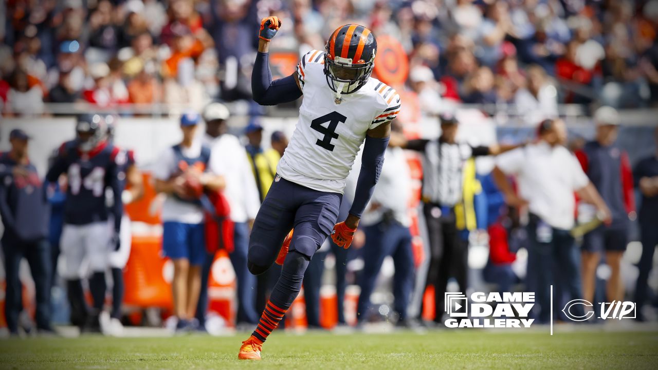 Chicago, Illinois, U.S. - September 25, 2022: Houston Texans #31 Dameon  Pierce runs with the ball during the game between the Houston Texans and  the Chicago Bears at Soldier Field in Chicago