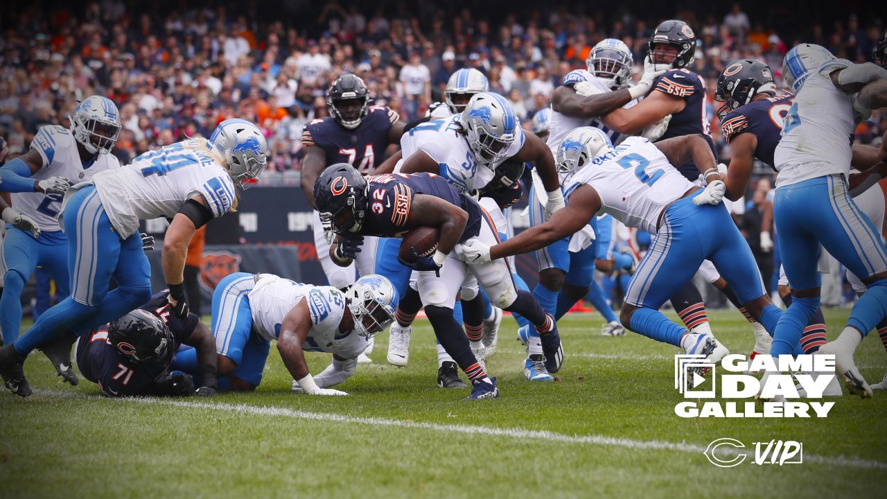 Fields, Bears bounce back to beat winless Lions 24-14