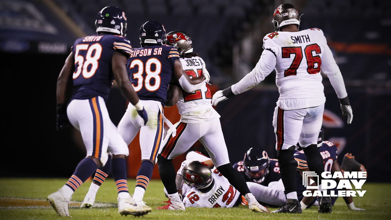 Tampa Bay Buccaneers defeat Chicago Bears 27-17 - Axios Chicago