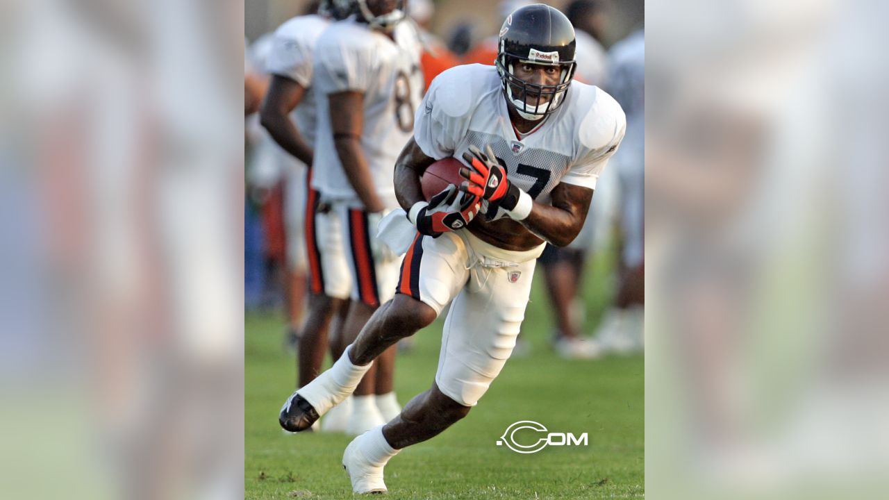 Bears linebacker Brian Urlacher (#54) during the first day of the Chicago  Bears training camp at Olivet Nazarene University in Bourbonnais, IL.  (Credit Image: © Geoffrey Siehr/Southcreek Global/ZUMApress.com Stock Photo  - Alamy