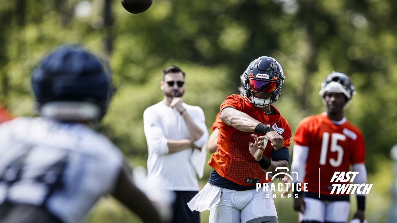 Matt Eberflus impressed with Justin Fields' mental toughness ahead of  Packers game