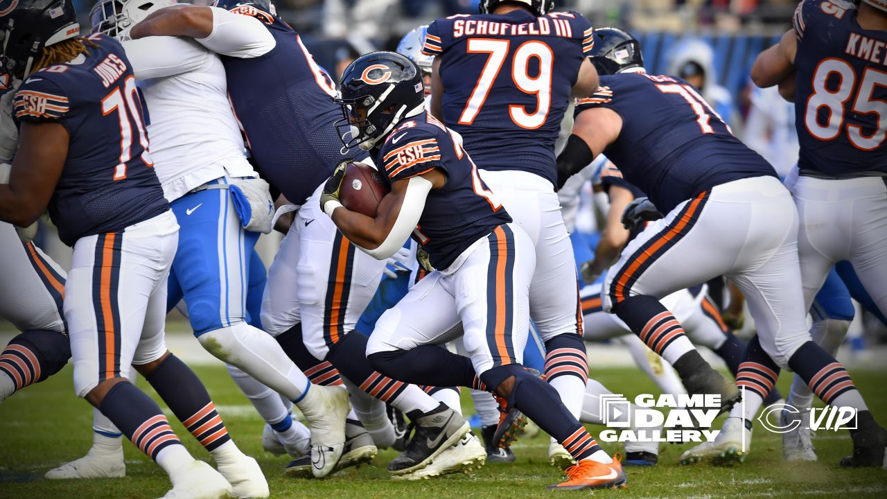 CHICAGO, IL - NOVEMBER 13: Chicago Bears quarterback Justin Fields (1)  signs autographs before a game between the Detroit Lions and the Chicago  Bears on November 13, 2022 at Soldier Field in