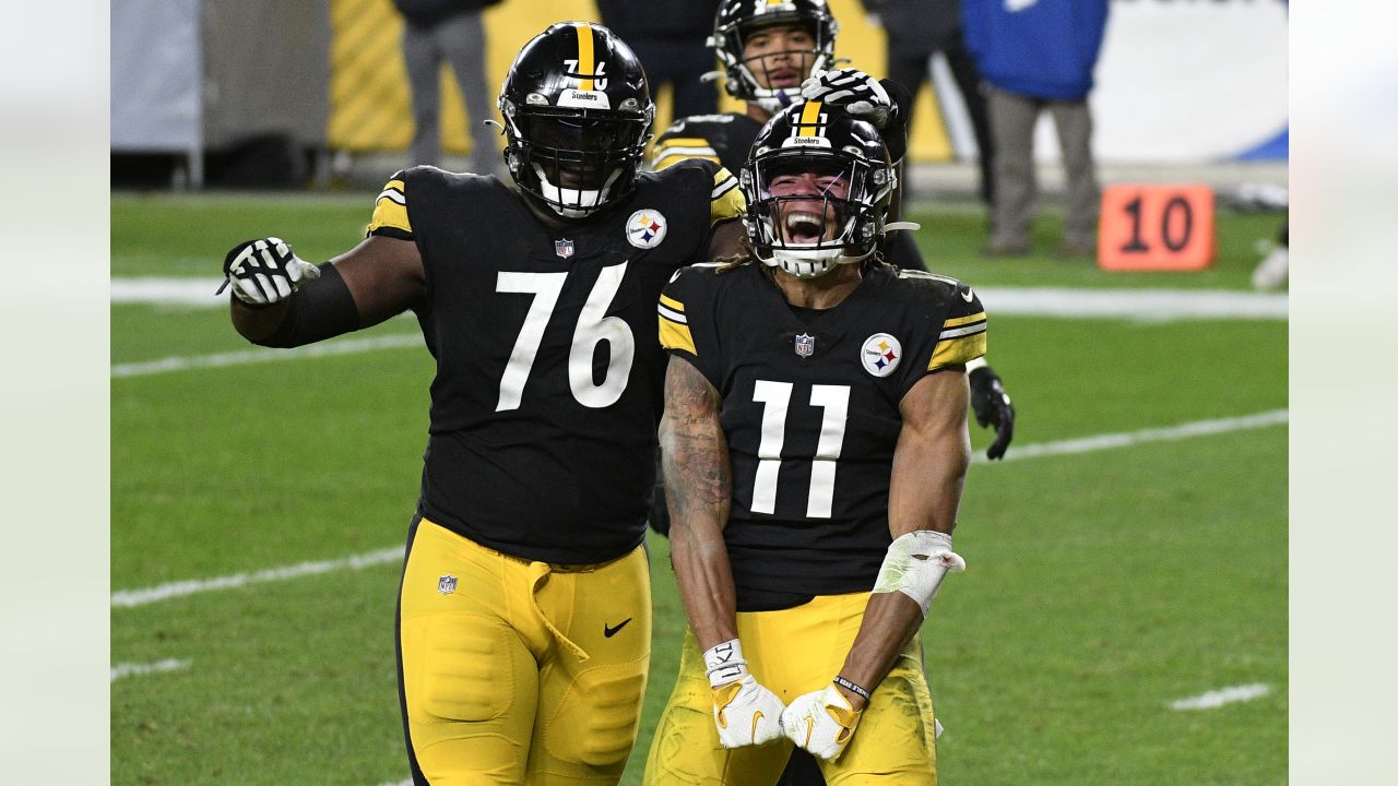 Pittsburgh Steelers quarterback Ben Roethlisberger (7) passes against the  Cincinnati Bengals in the first half of an NFL football game against the  Pittsburgh Steelers, Sunday, Sept. 26, 2021, in Pittsburgh. (AP Photo/Gene