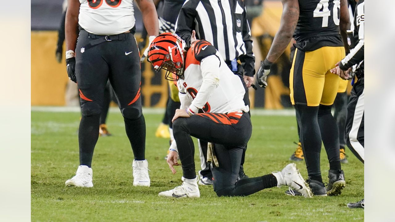 Reactions: Bengals quarterback Joe Burrow limps off field during