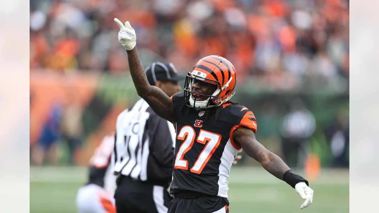 Bengals defense logs six sacks, ravages Rams for 19-16 victory 