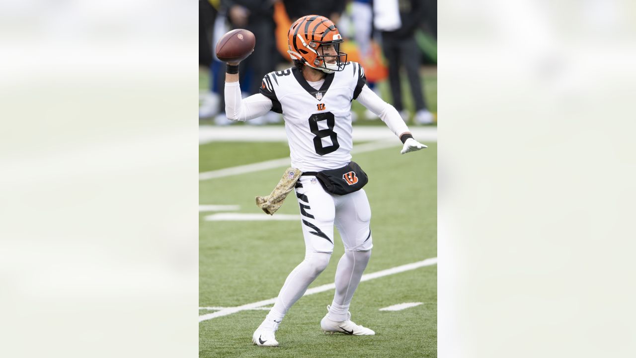 Cincinnati Bengals linebacker Akeem Davis-Gaither (59) lines up for the  play during an NFL wild-card football game against the Baltimore Ravens on  Sunday, Jan. 15, 2023, in Cincinnati. (AP Photo/Emilee Chinn Stock