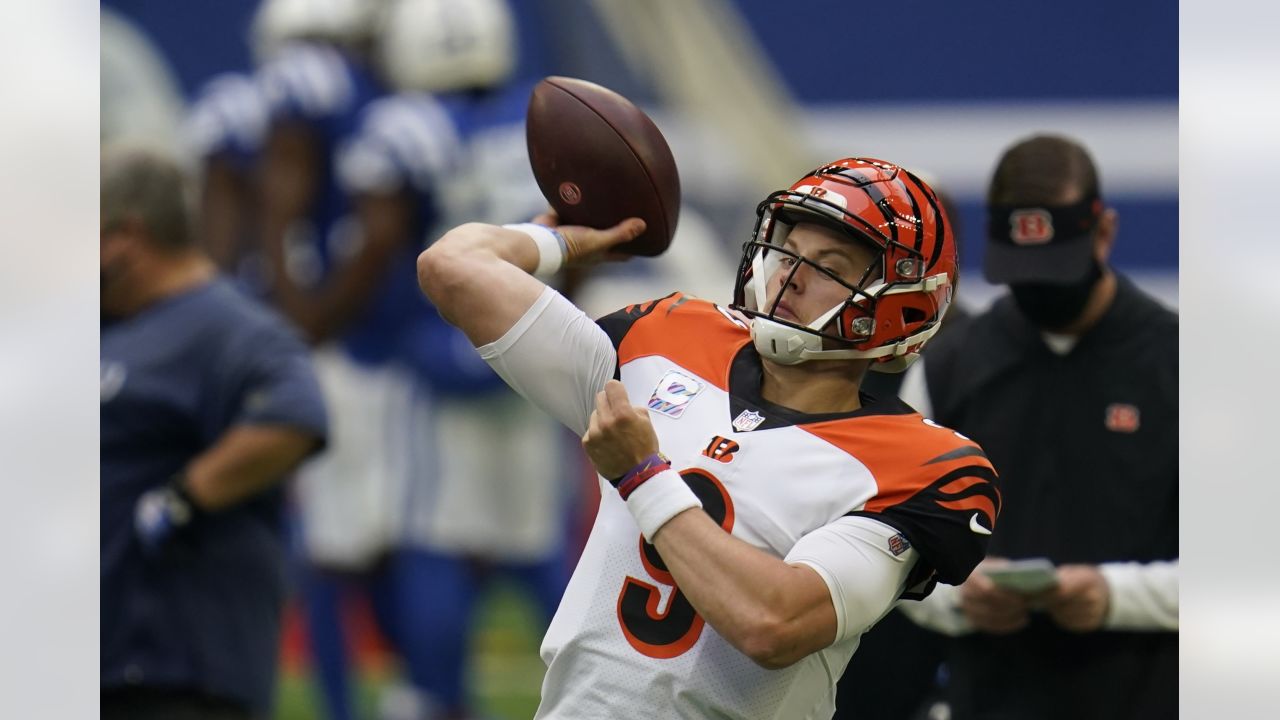 Cincinnati Bengals quarterback Joe Burrow (9) throws downfield during an  NFL football game between the Indianapolis Colts and Cincinnati Bengals,  Sunday, Oct. 18, 2020, in Indianapolis. (AP Photo/Zach Bolinger Stock Photo  - Alamy