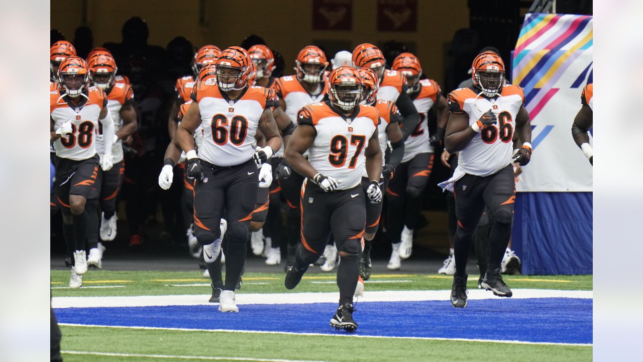 Cincinnati Bengals' Samaje Perine (34) stretches next to a Crucial Catch  sign before an NFL football game against the Indianapolis Colts, Sunday,  Oct. 18, 2020, in Indianapolis. (AP Photo/Michael Conroy Stock Photo - Alamy